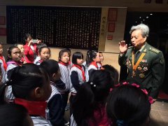我会理事徐文涛为沈阳礼仪公关学校做党史报告